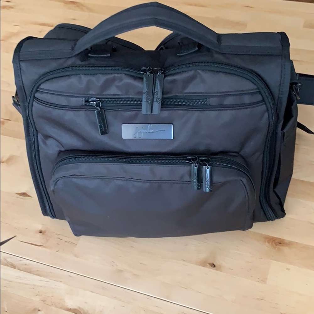 Ju-Ju-Be B.F.F. Blackout Diaper Bag